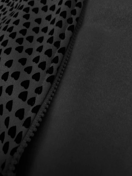 Grafitowa zapinana na suwak damska bluza z kapturem w serduszka