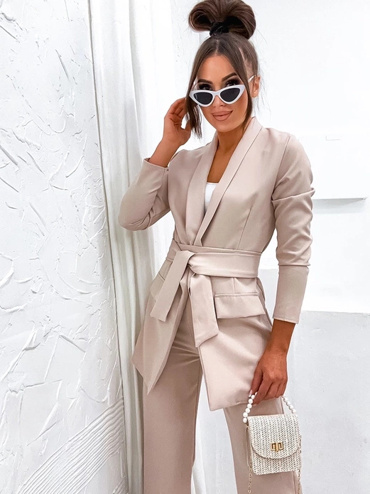 Beżowy elegancki komplet oversizowa marynarka i luźne spodnie