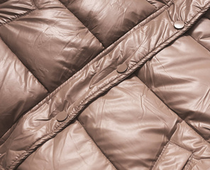 Jasnobrązowa krótka damska pikowana kurtka zimowa