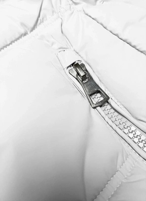 Biały stylowy pikowany damski bezrękawnik kołnierz kaptur