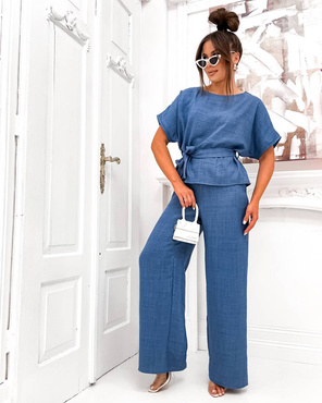 Niebieski fantastyczny dwuczęsciowy damski komplet damski bluzka i spodnie 