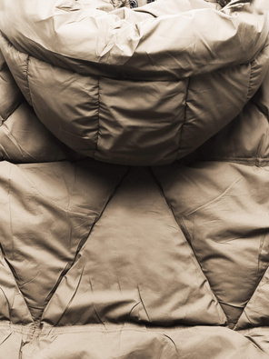 Ciemnobeżowa damska pikowana kurtka z unikalnym kapturem