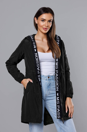 Czarna kurtka z kapturem z lamówką