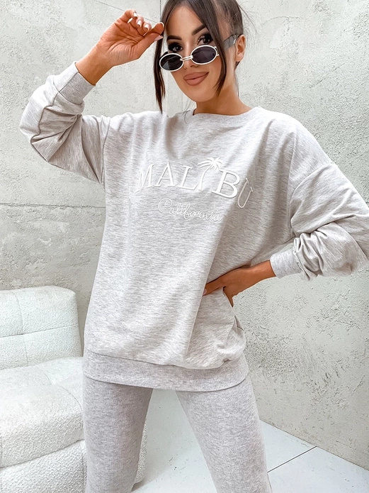 Szary genialny komplet sportowy z prążkowanymi legginsami