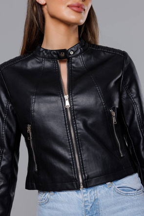 Czarna kurtka ekoskóra ramoneska ze stójką zapinana na suwak