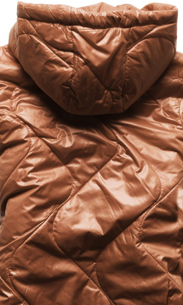 karmelowy długi pikowany bezrękawnik z kapturem