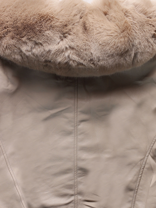 Beżowa skórzana damska krótka kurtka na beżowym futerku