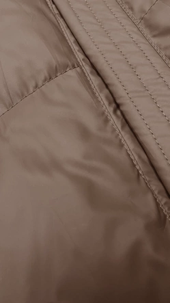 Ciemnobeżowy genialny pikowany damski bezrękawnik kamizelka z kapturem PLUS SIZE