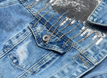 KURTKA JEANS Z CEKINAMI NIEBIESKA (POP7028-K)