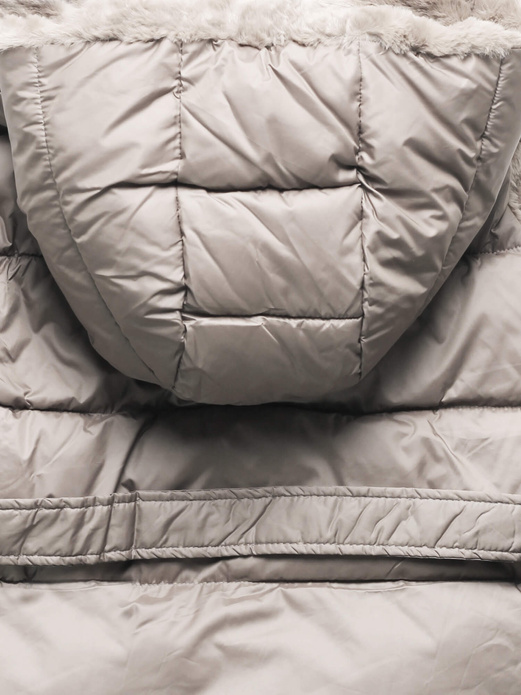 Beżowy dwustronny damski pikowany bezrękawnik z kapturem na futrze