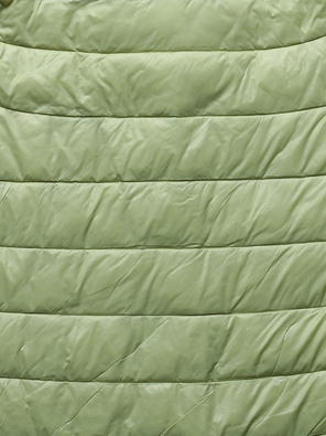 Pistacjowa trapezowa pikowana wiosenna kurtka na zatrzaski