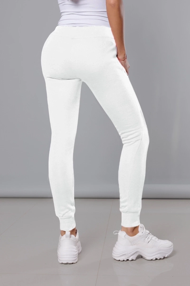 Białe damskie dresowe spodnie casualowe z kieszeniami i ściągaczem